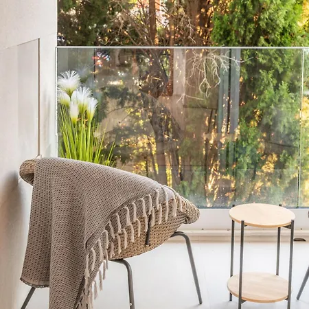 Cro.lo Modern Retreat