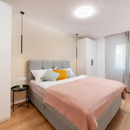 Cro.lo Modern Retreat