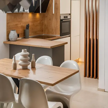 Cro.lo Modern Retreat Спліт